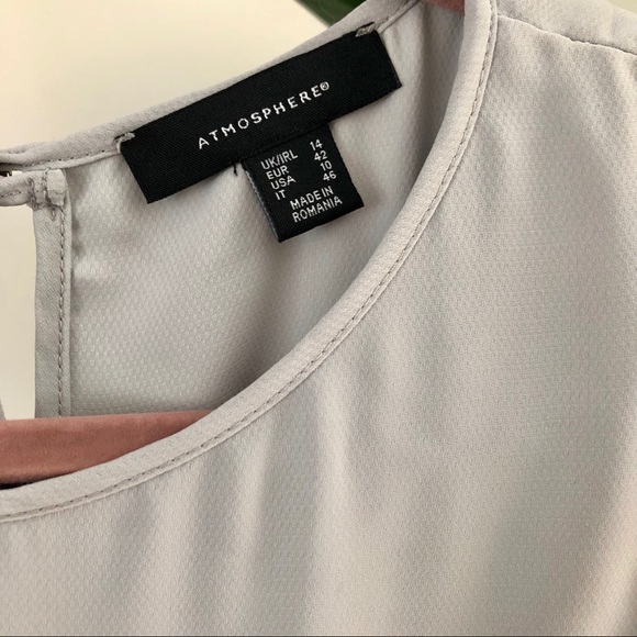 🖤NWOT Asymmetrical overlapping grey blouse - Picture 2 of 3